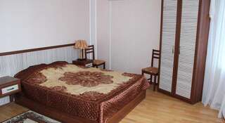 Гостиница Diamant Лазаревское Трехместный номер с общей ванной комнатой-1